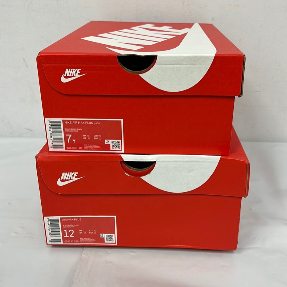 2 sz 4 - Nike Shoe Box RED